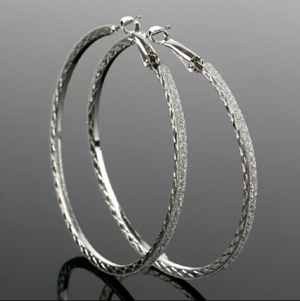 Beautiful Fashion Silver Color Hoops